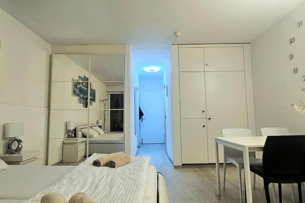 Idyllische Ferienwohnung In Bissone Luaran gambar